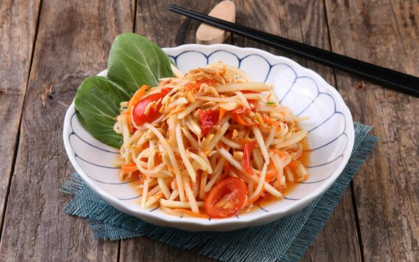 Saiba como o mamão pode turbinar sua saúde e veja receitas para incluir na rotina - Estadão