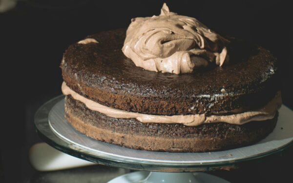 Bolo fofinho de chocolate com café simples de reproduzir em casa