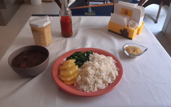 Feijoada Completa Tradicional: Passo a Passo com Carnes Macias e Suculentas